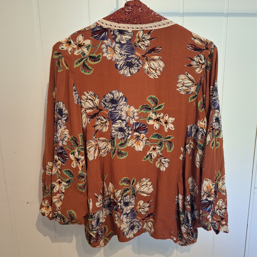 Angie Floral Multicolored Kimono Size Small- Medium Very Good Condition - Picture 2 of 3